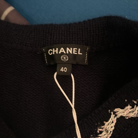 4️⃣5️⃣0️⃣0️⃣ brand new Authentic Chanel cashmere sweater - Picture 8 of 12
